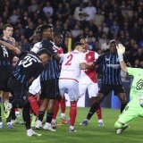 Philipp Köhn (à droite) n'a pas pu faire grand-chose sur les quatre buts du "Club". KEYSTONE/AP/Omar Havana